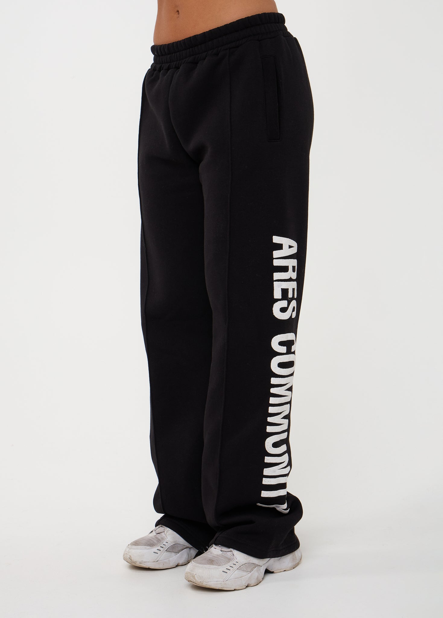Ares Community Jogger Black (DROPS 24 AUG 20:00)